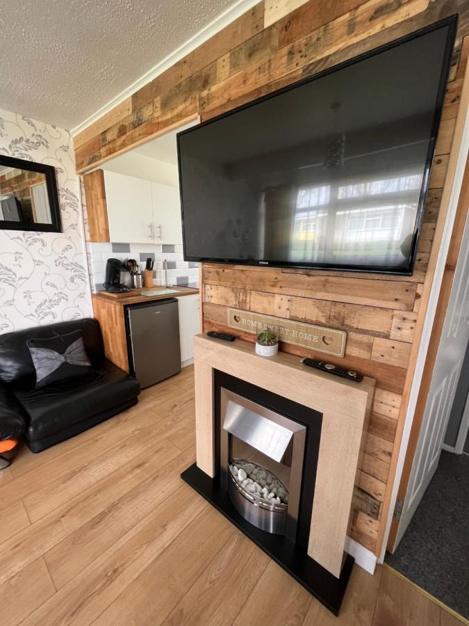 Signature, Scratby - Two Bed Chalet, Sleeps 7, Free Wi-Fi, Bed Linen And Towels Included, Pets Welcome And Onsite Entertainment Available Екстериор снимка