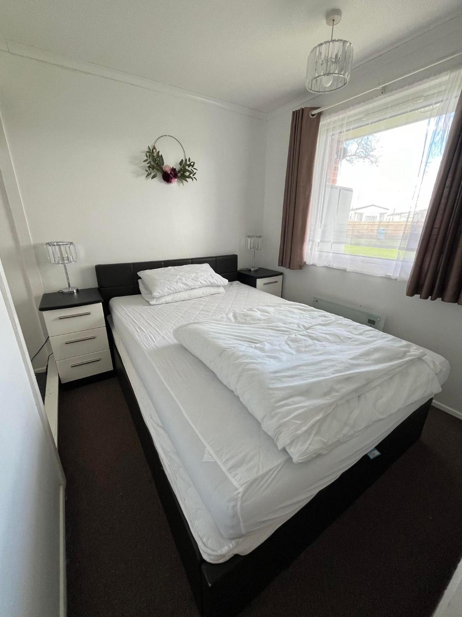 Signature, Scratby - Two Bed Chalet, Sleeps 7, Free Wi-Fi, Bed Linen And Towels Included, Pets Welcome And Onsite Entertainment Available Екстериор снимка