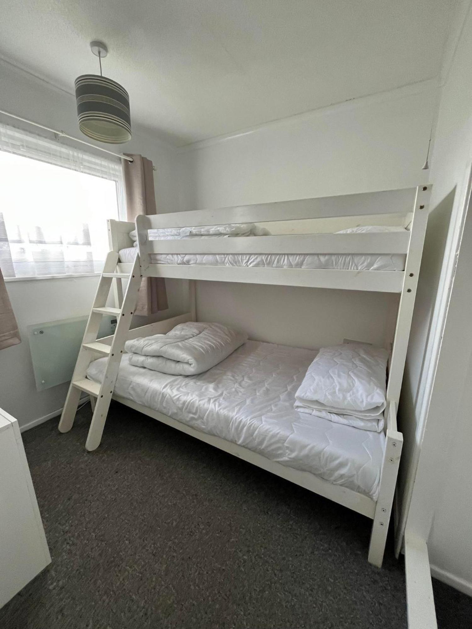 Signature, Scratby - Two Bed Chalet, Sleeps 7, Free Wi-Fi, Bed Linen And Towels Included, Pets Welcome And Onsite Entertainment Available Екстериор снимка