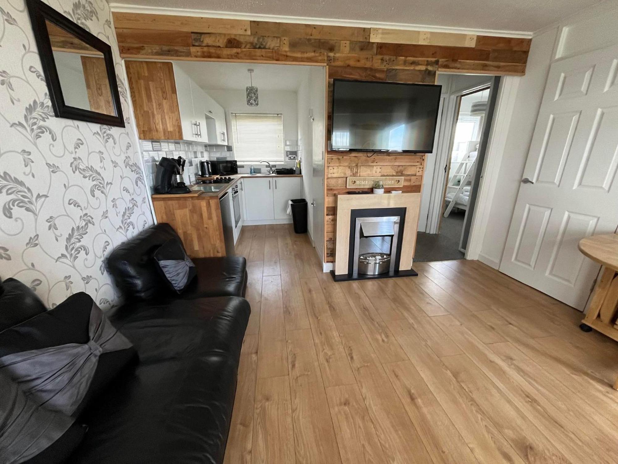 Signature, Scratby - Two Bed Chalet, Sleeps 7, Free Wi-Fi, Bed Linen And Towels Included, Pets Welcome And Onsite Entertainment Available Екстериор снимка