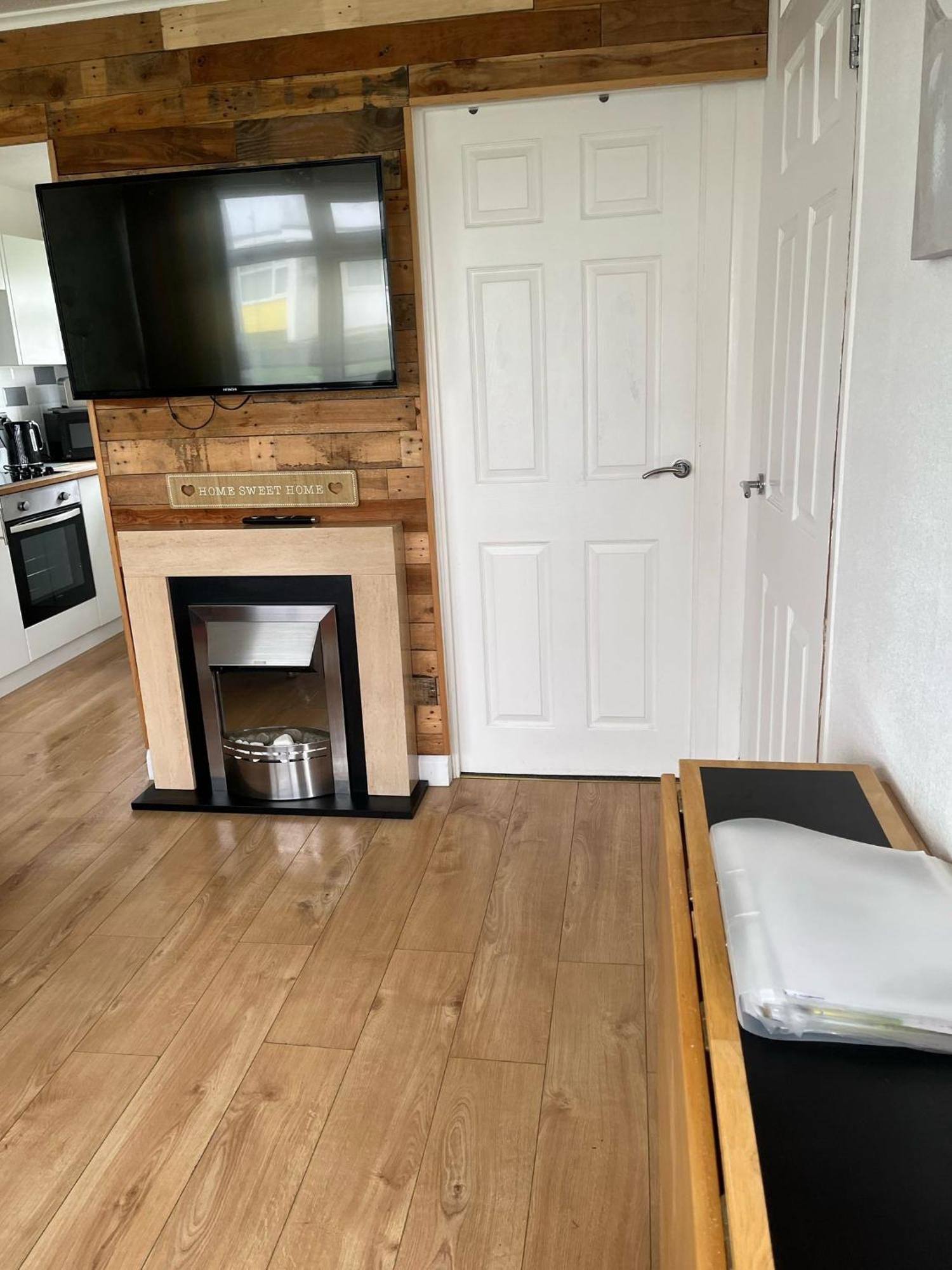 Signature, Scratby - Two Bed Chalet, Sleeps 7, Free Wi-Fi, Bed Linen And Towels Included, Pets Welcome And Onsite Entertainment Available Екстериор снимка
