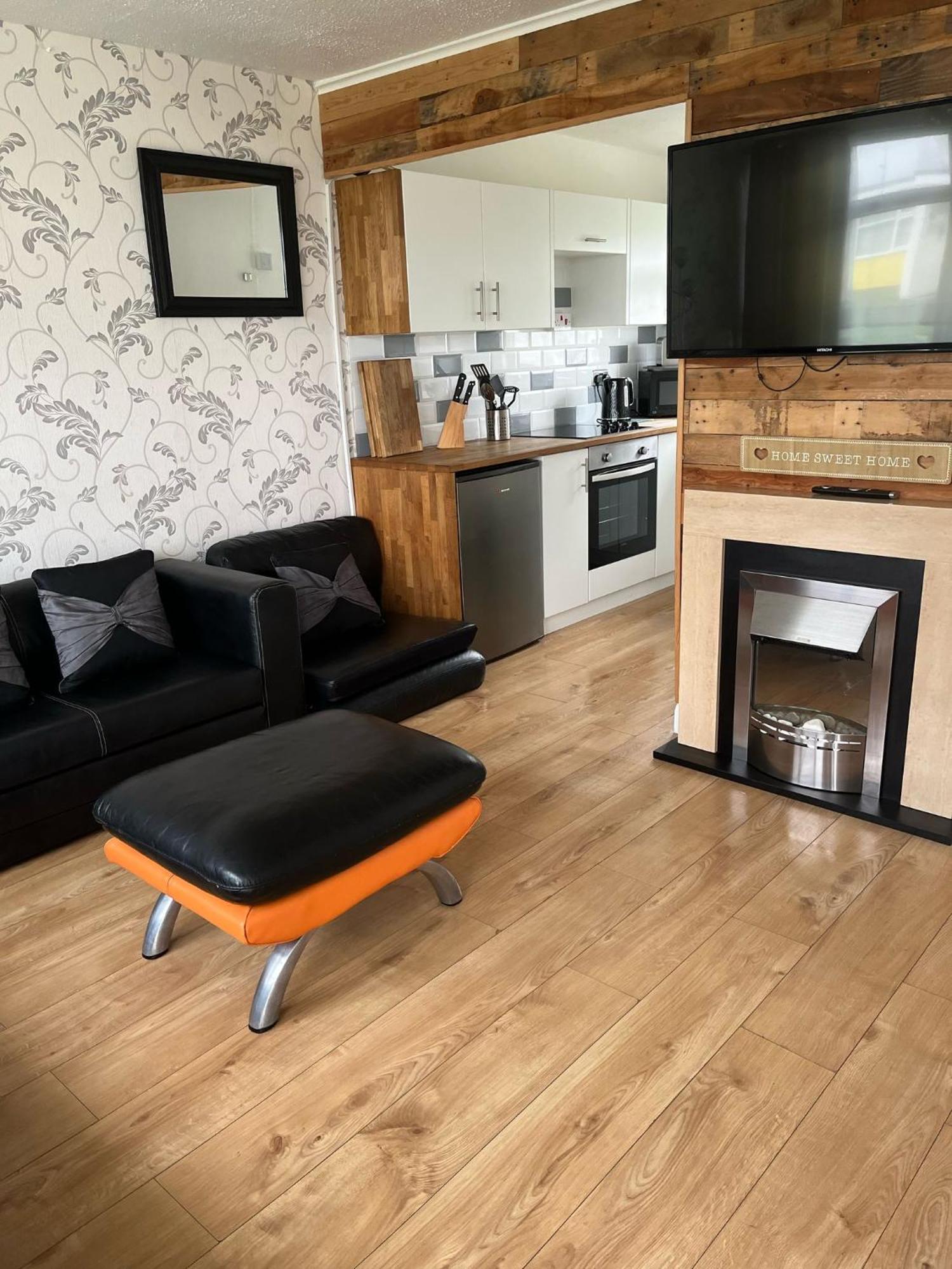Signature, Scratby - Two Bed Chalet, Sleeps 7, Free Wi-Fi, Bed Linen And Towels Included, Pets Welcome And Onsite Entertainment Available Екстериор снимка