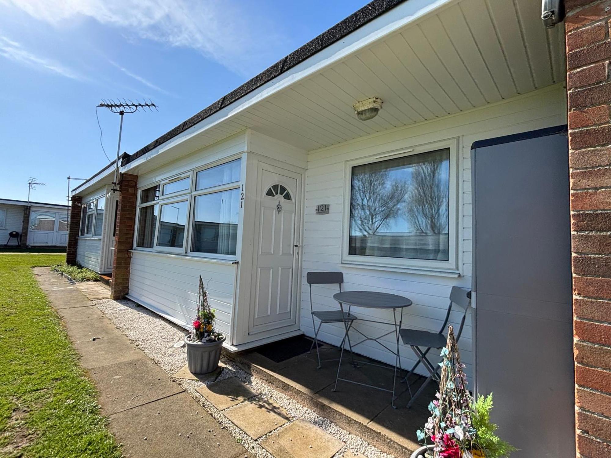 Signature, Scratby - Two Bed Chalet, Sleeps 7, Free Wi-Fi, Bed Linen And Towels Included, Pets Welcome And Onsite Entertainment Available Екстериор снимка